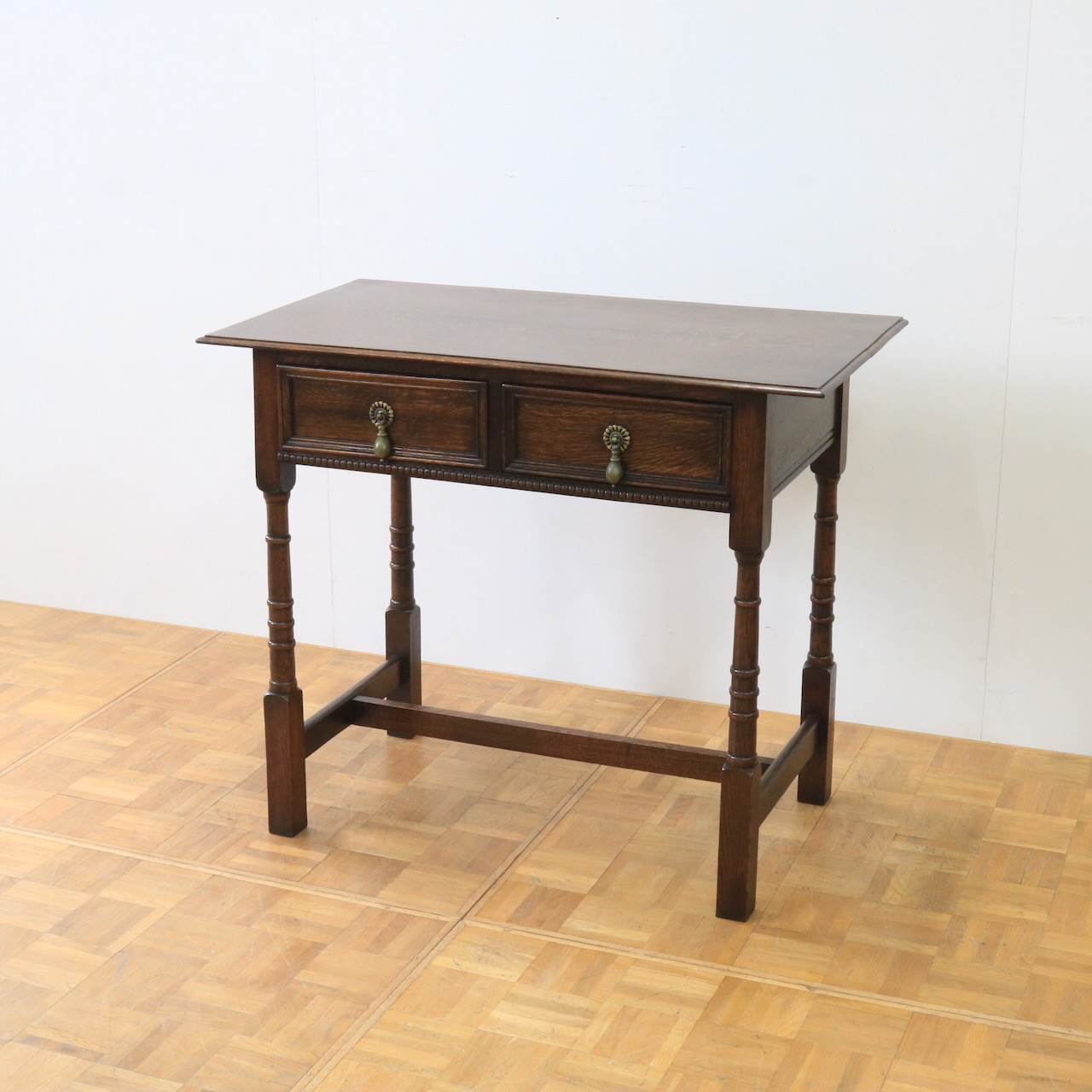 ライティングテーブル