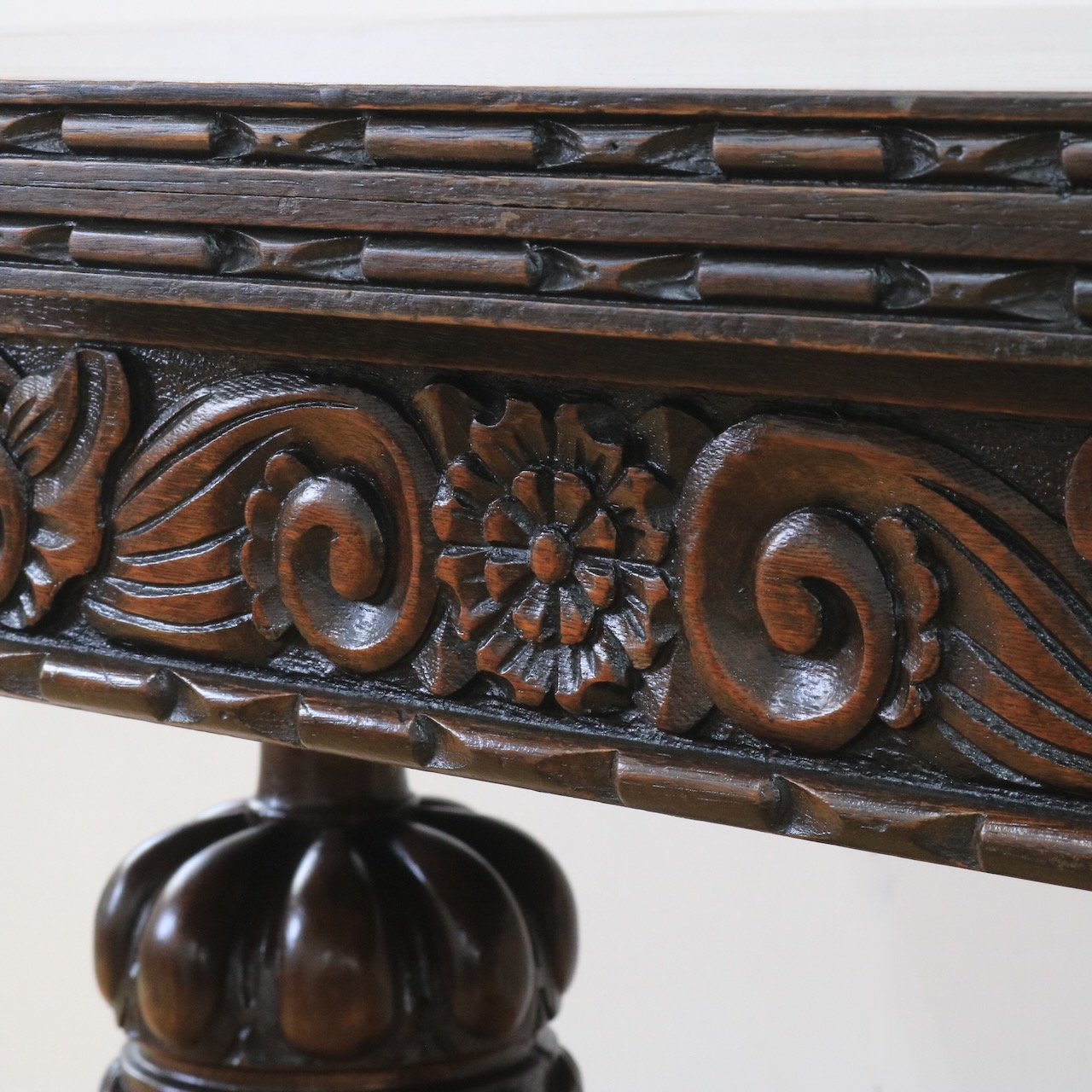 ドローリーフテーブル