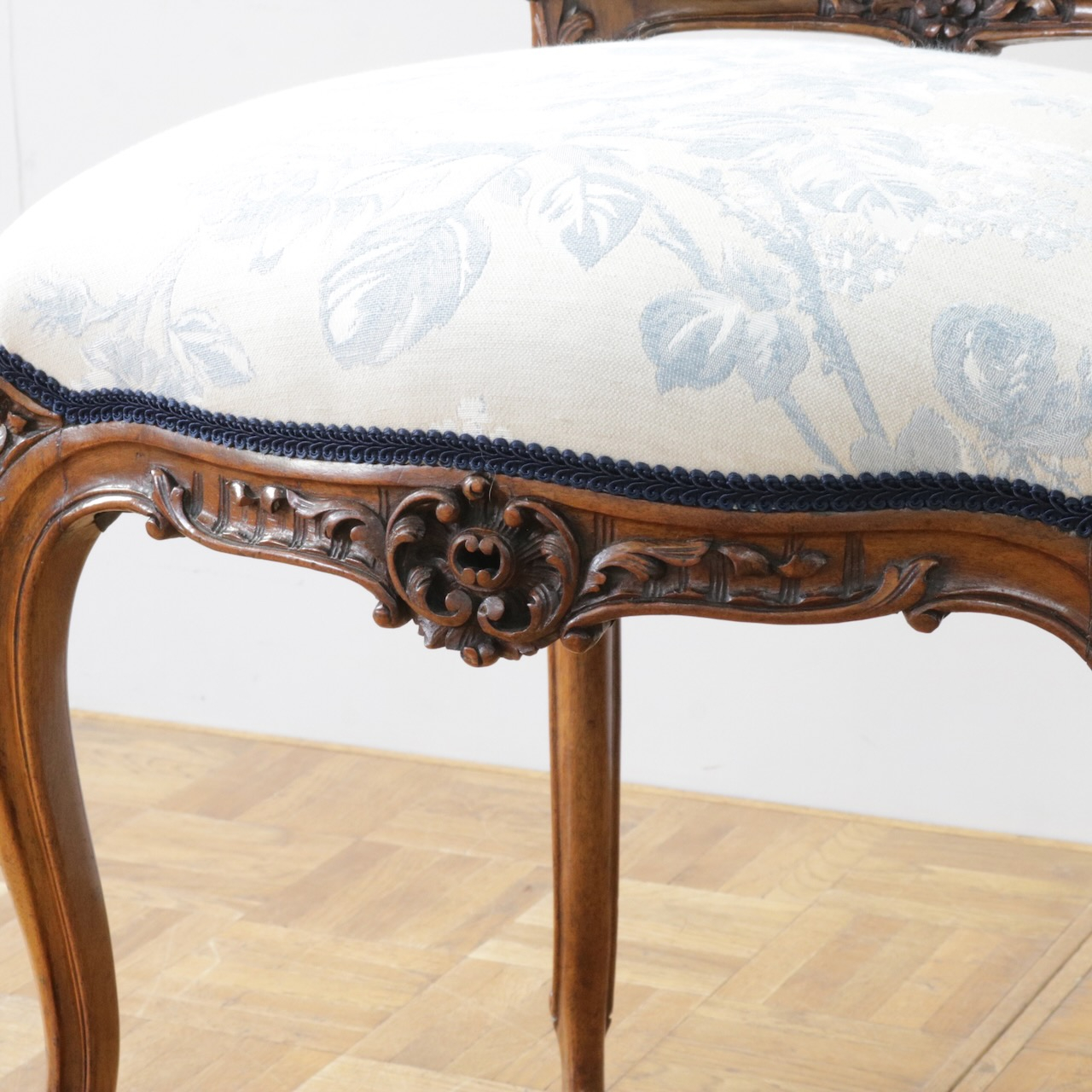 フレンチチェアー