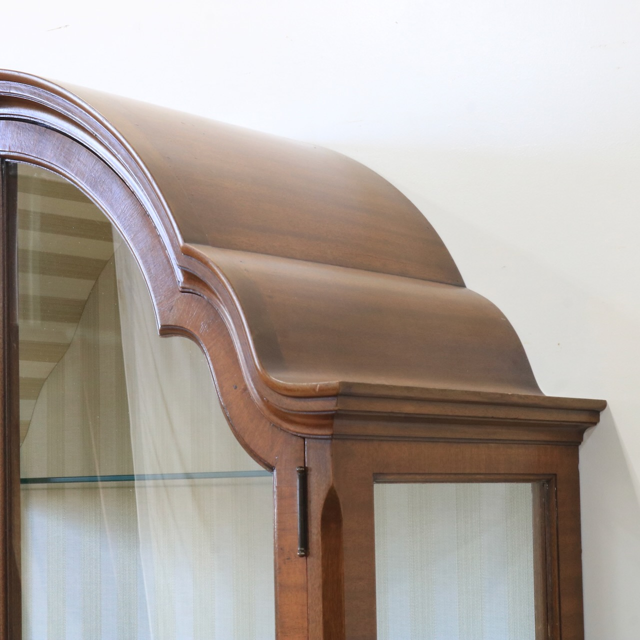 グラスキャビネット