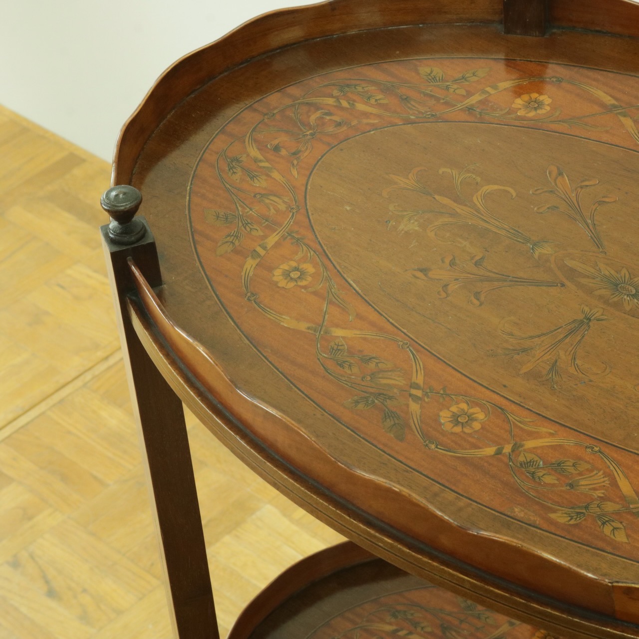 サイドテーブル