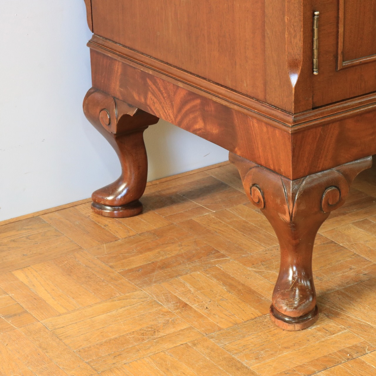 グラスキャビネット