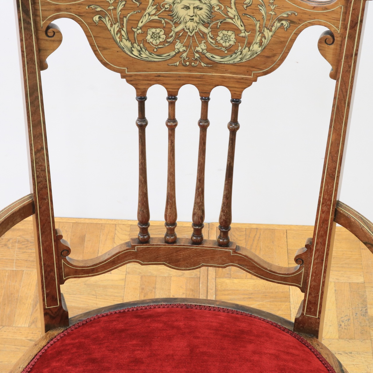 アームチェアー