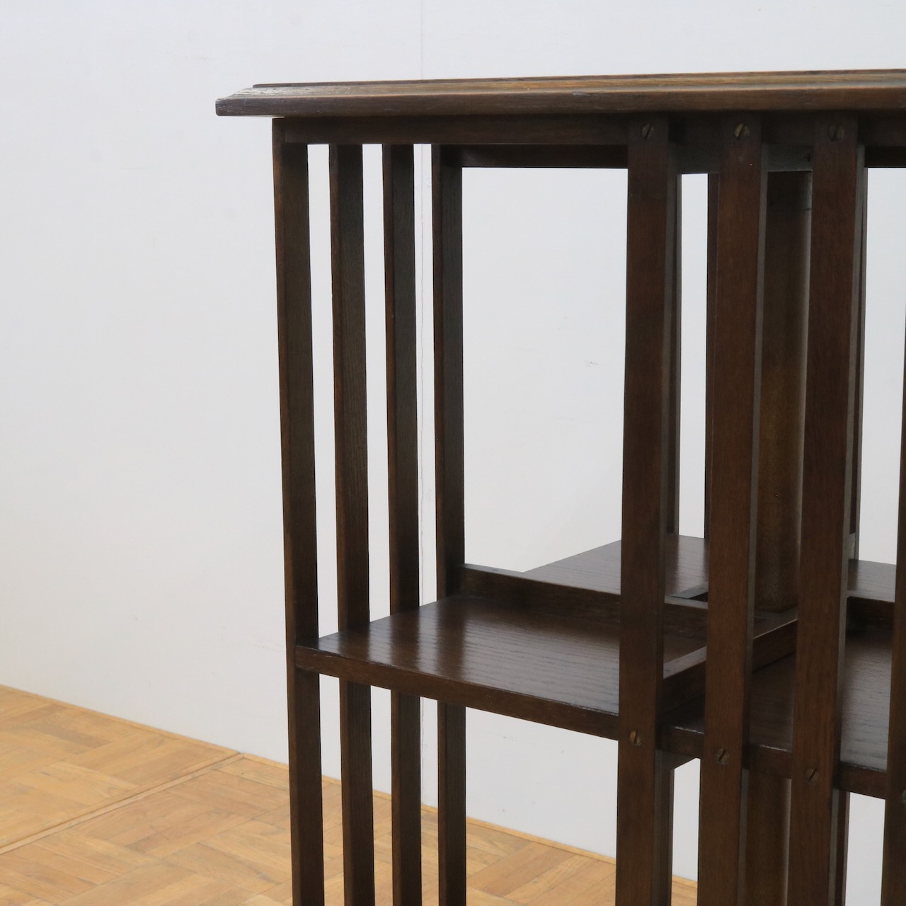 リボルビングブックケース