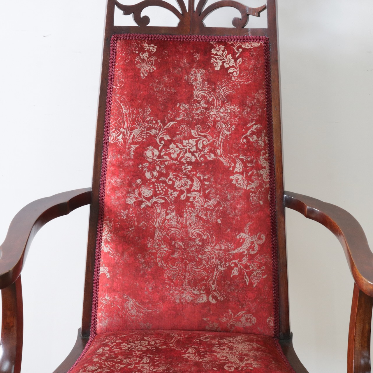 アームチェアー