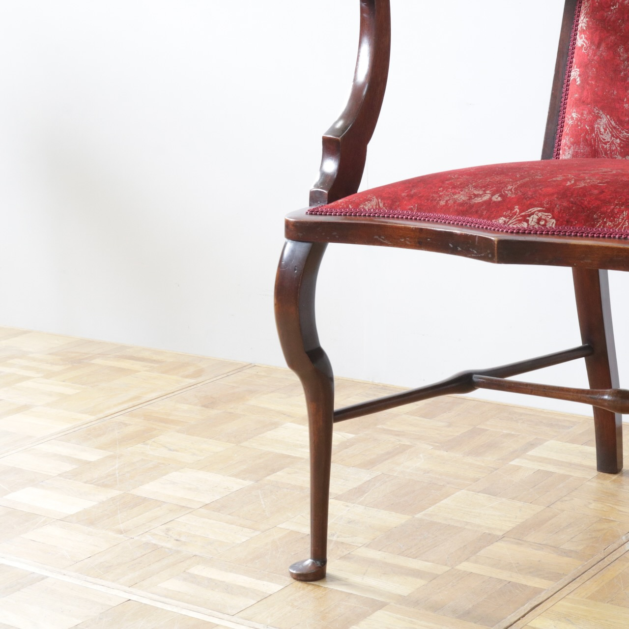 アームチェアー