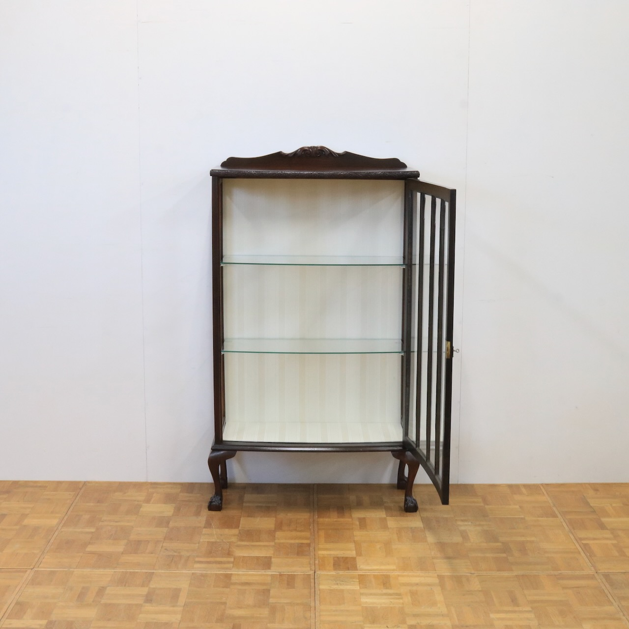 グラスキャビネット