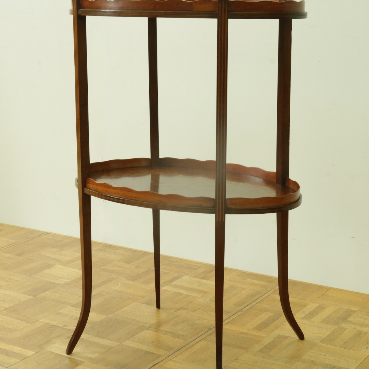 サイドテーブル