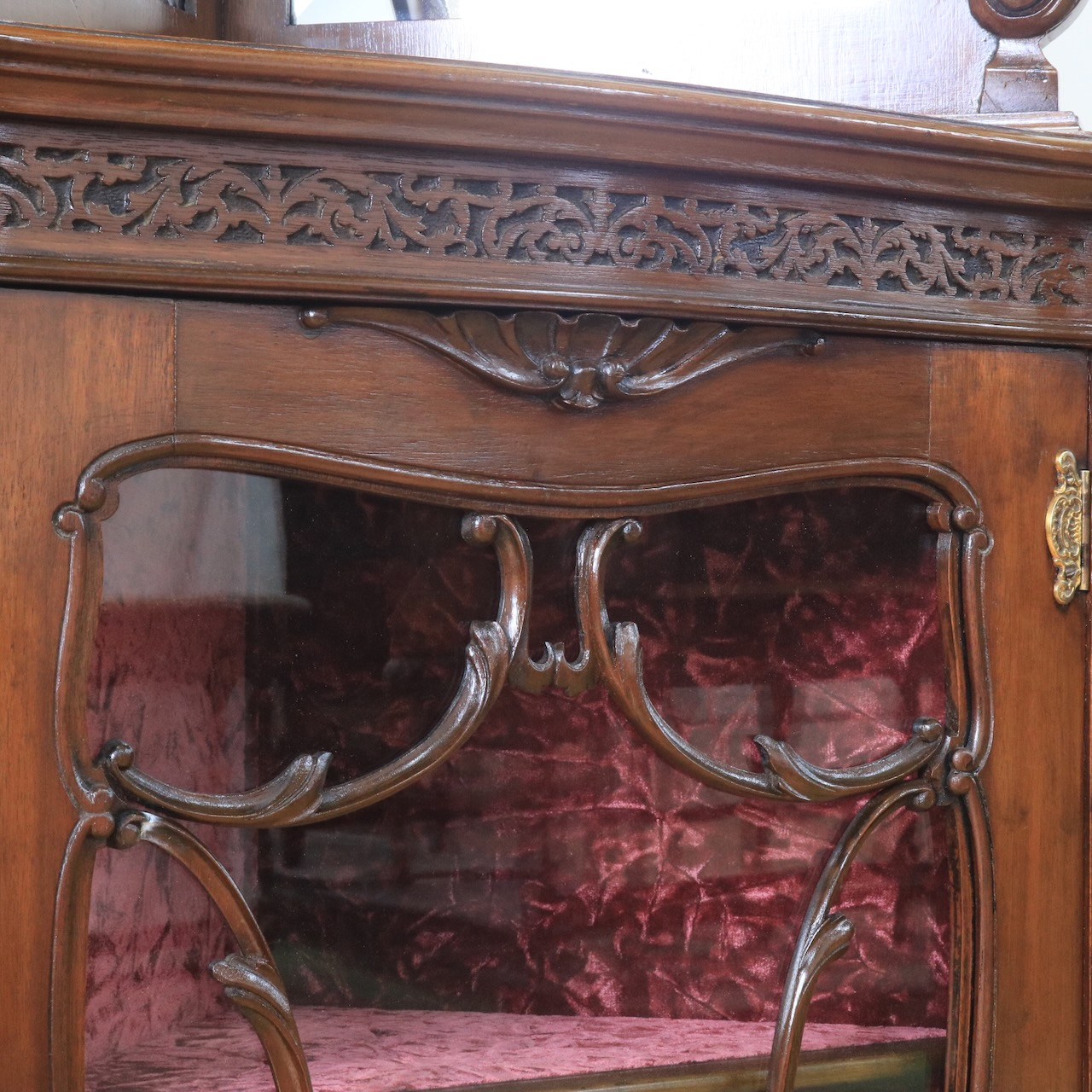 コーナーキャビネット