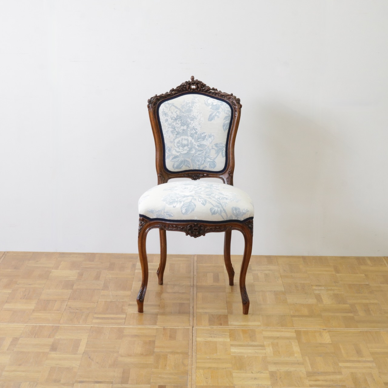 フレンチチェアー