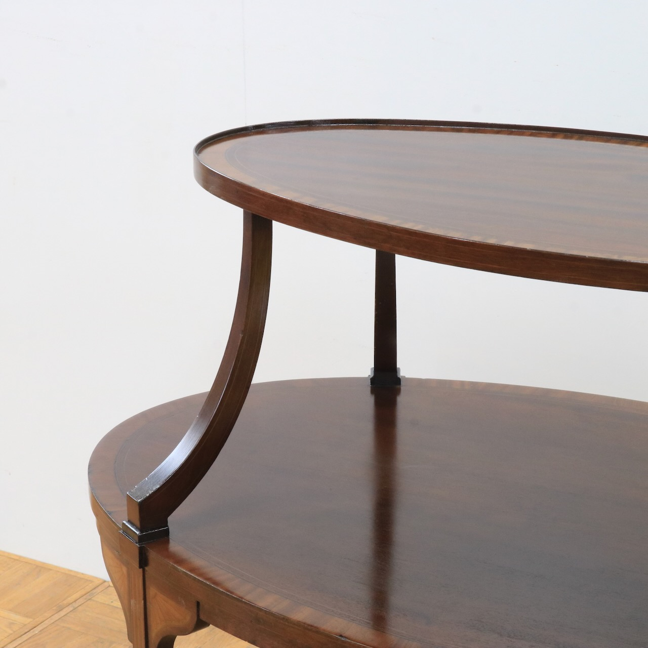 ダムウェイターテーブル