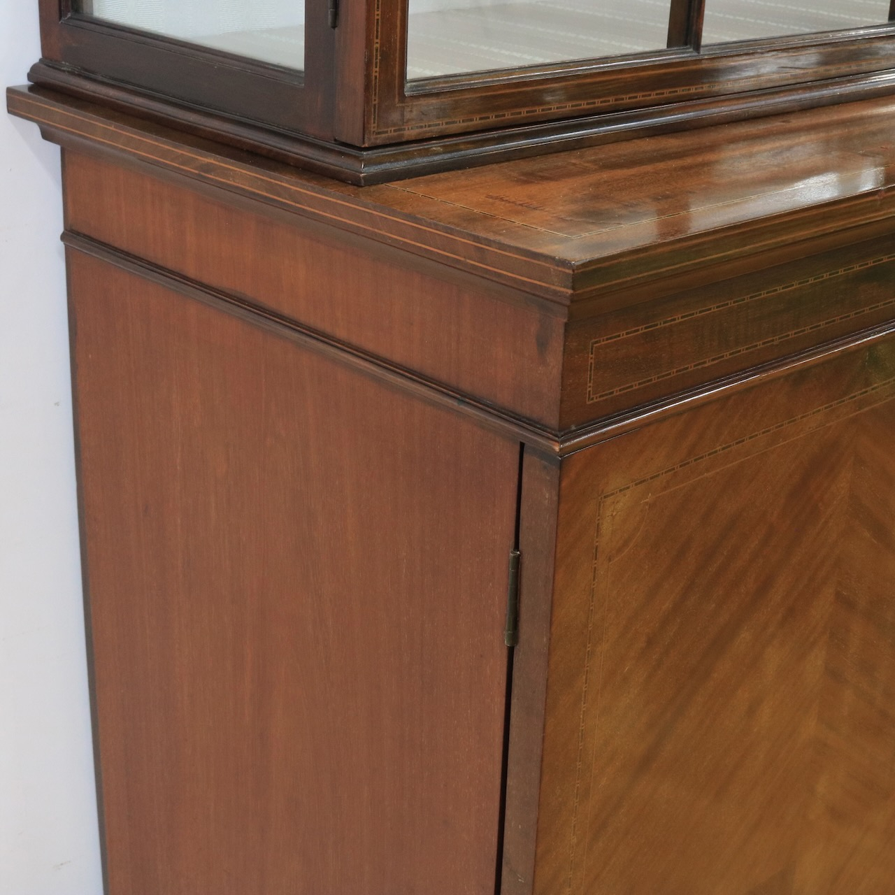 グラスキャビネット