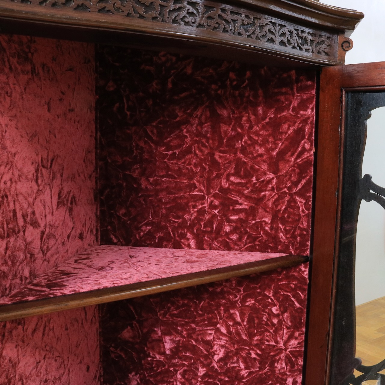 コーナーキャビネット