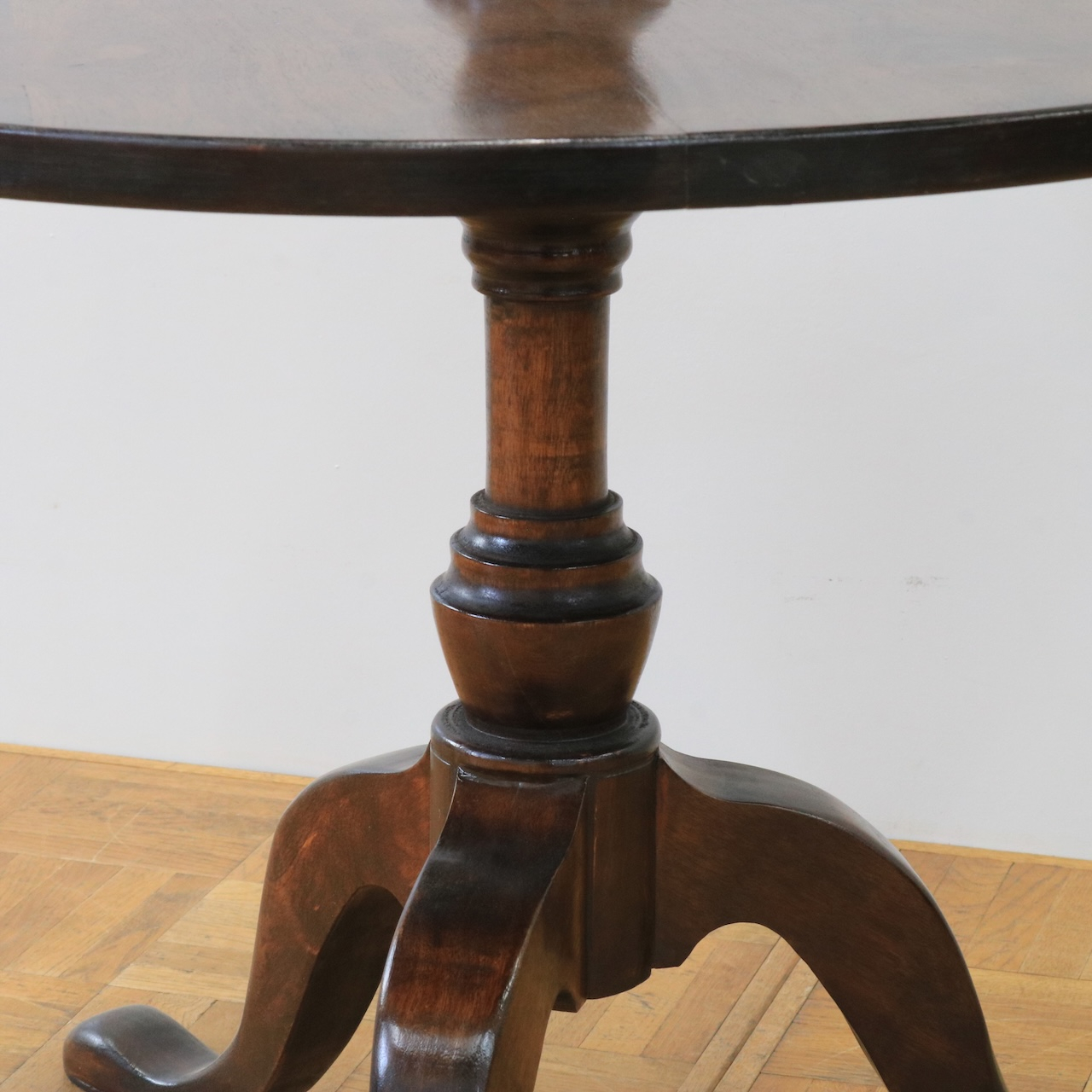 ダムウェイターテーブル