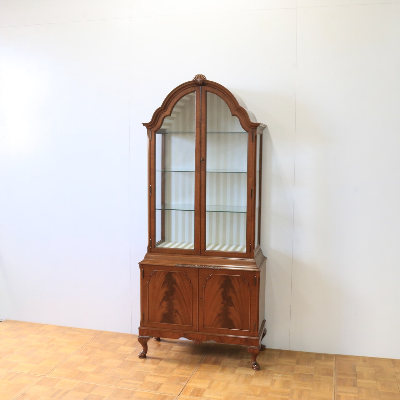 グラスキャビネット