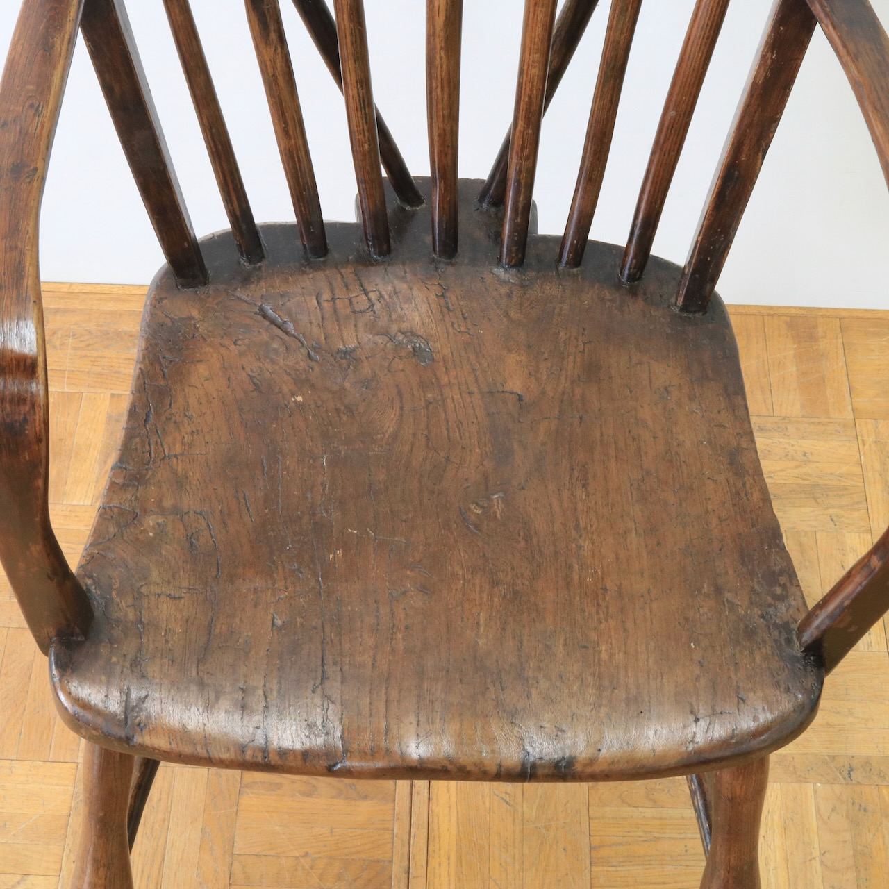 アームチェアー