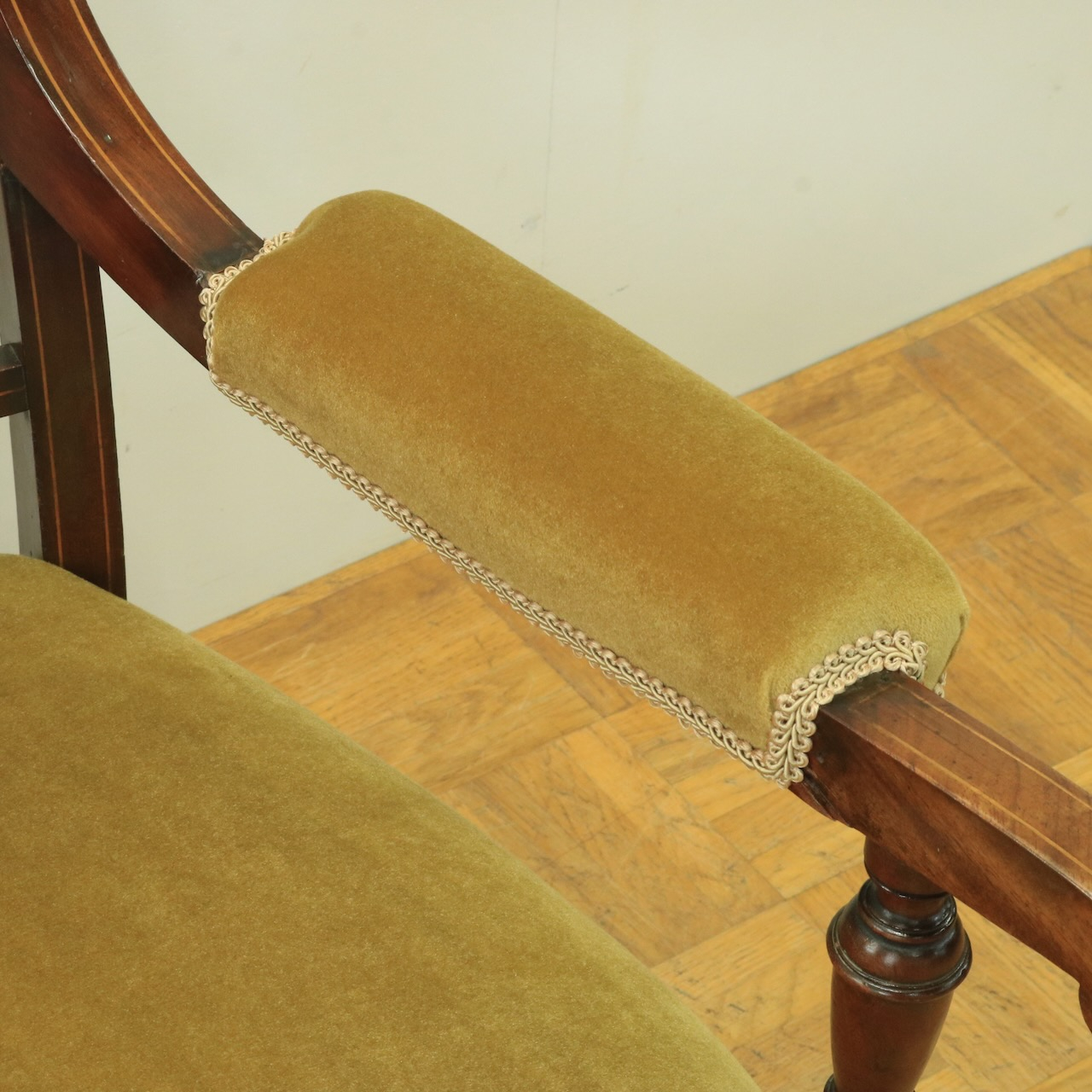 アームチェアー