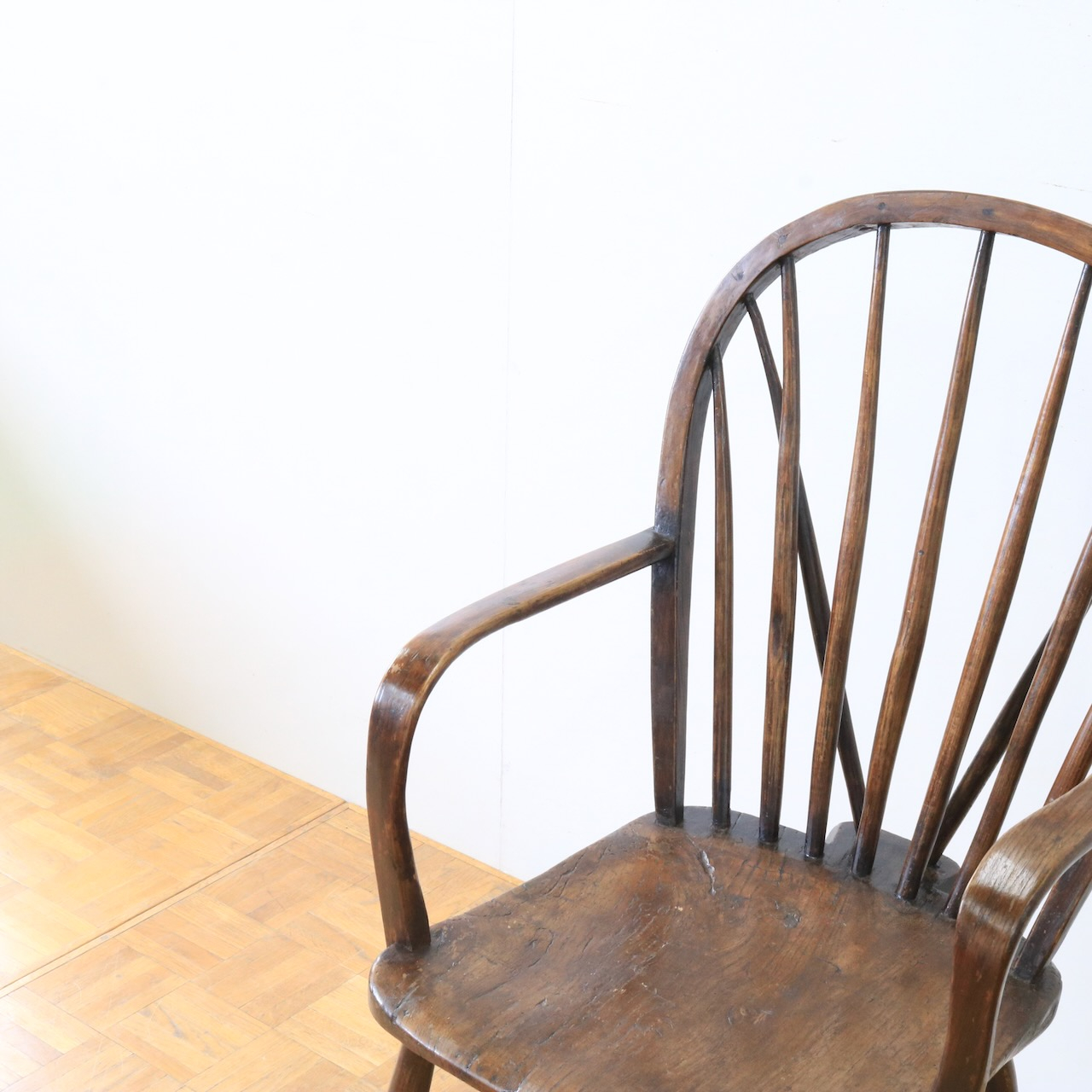 アームチェアー