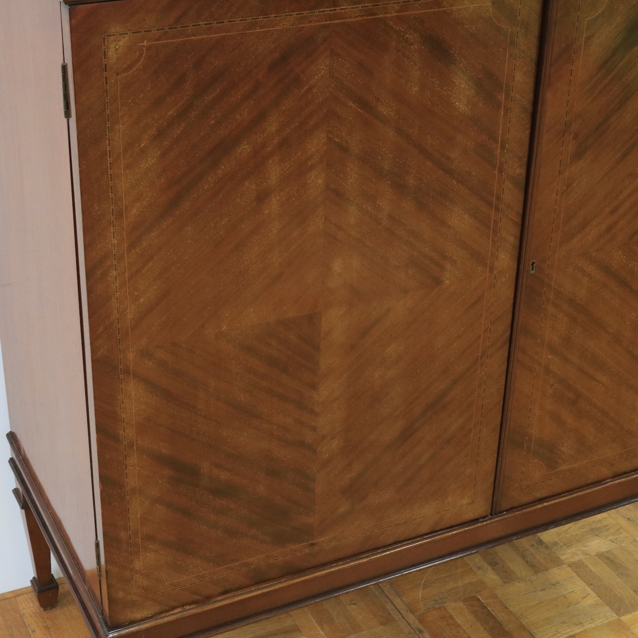 グラスキャビネット