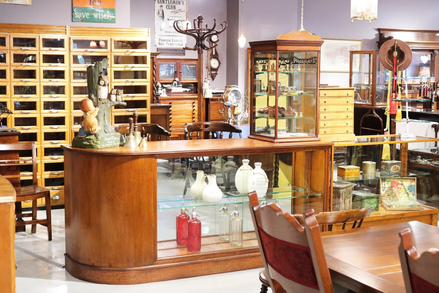 オーバーチュア店店内画像