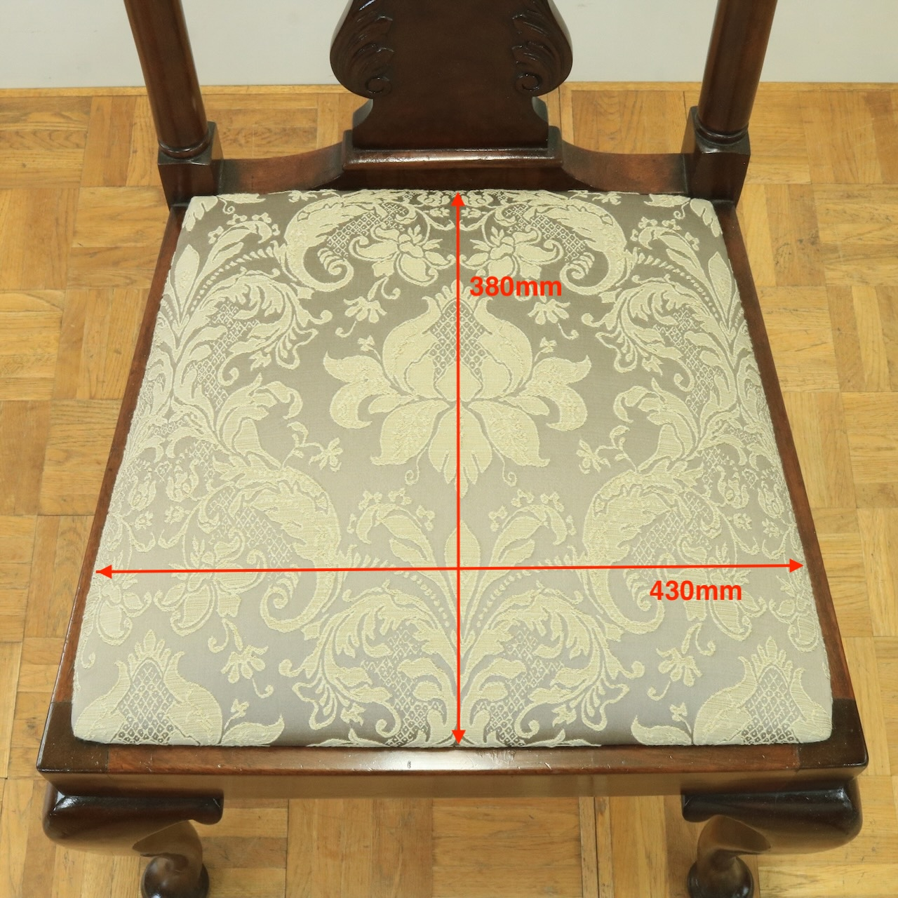 クイーンアンチェアー