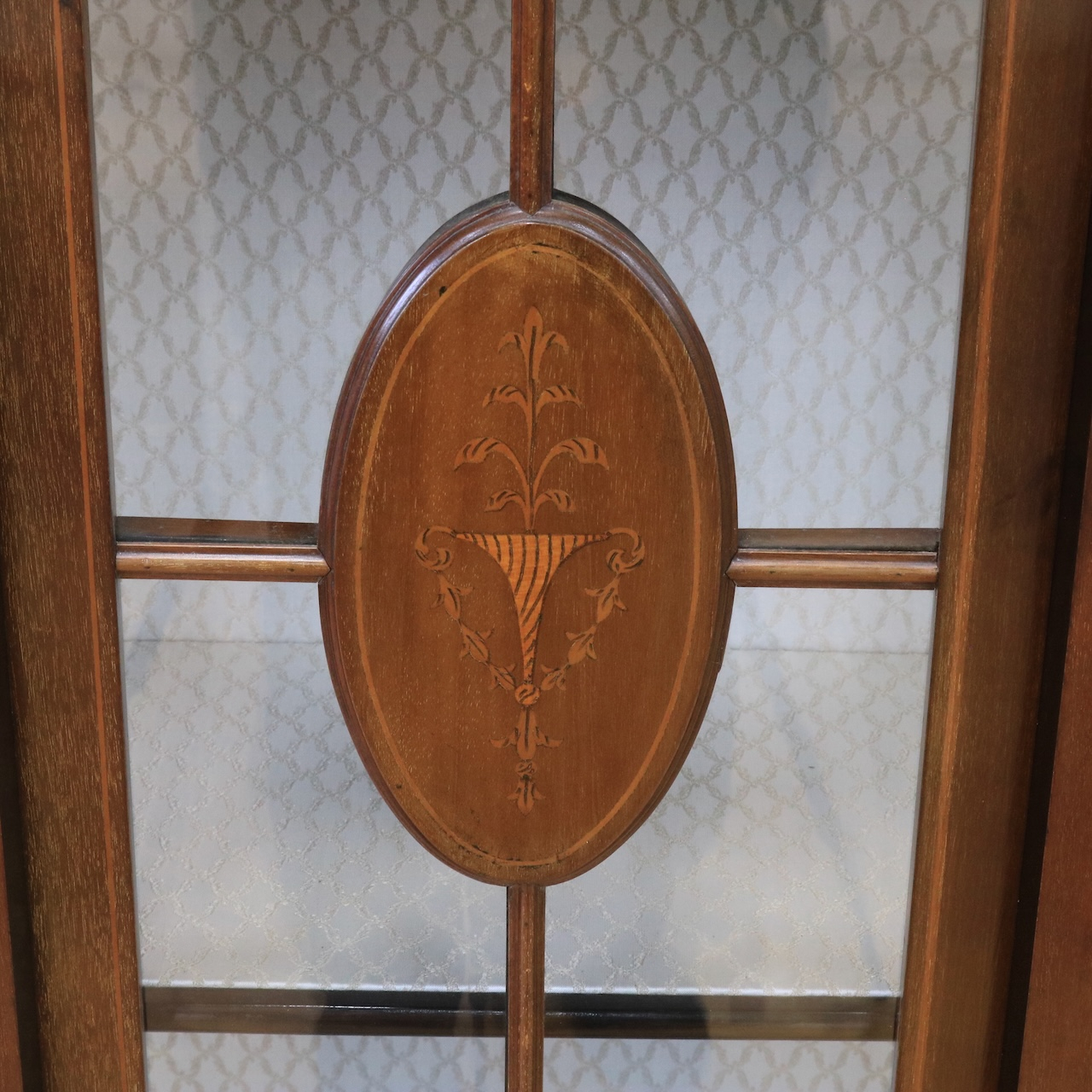 グラスキャビネット