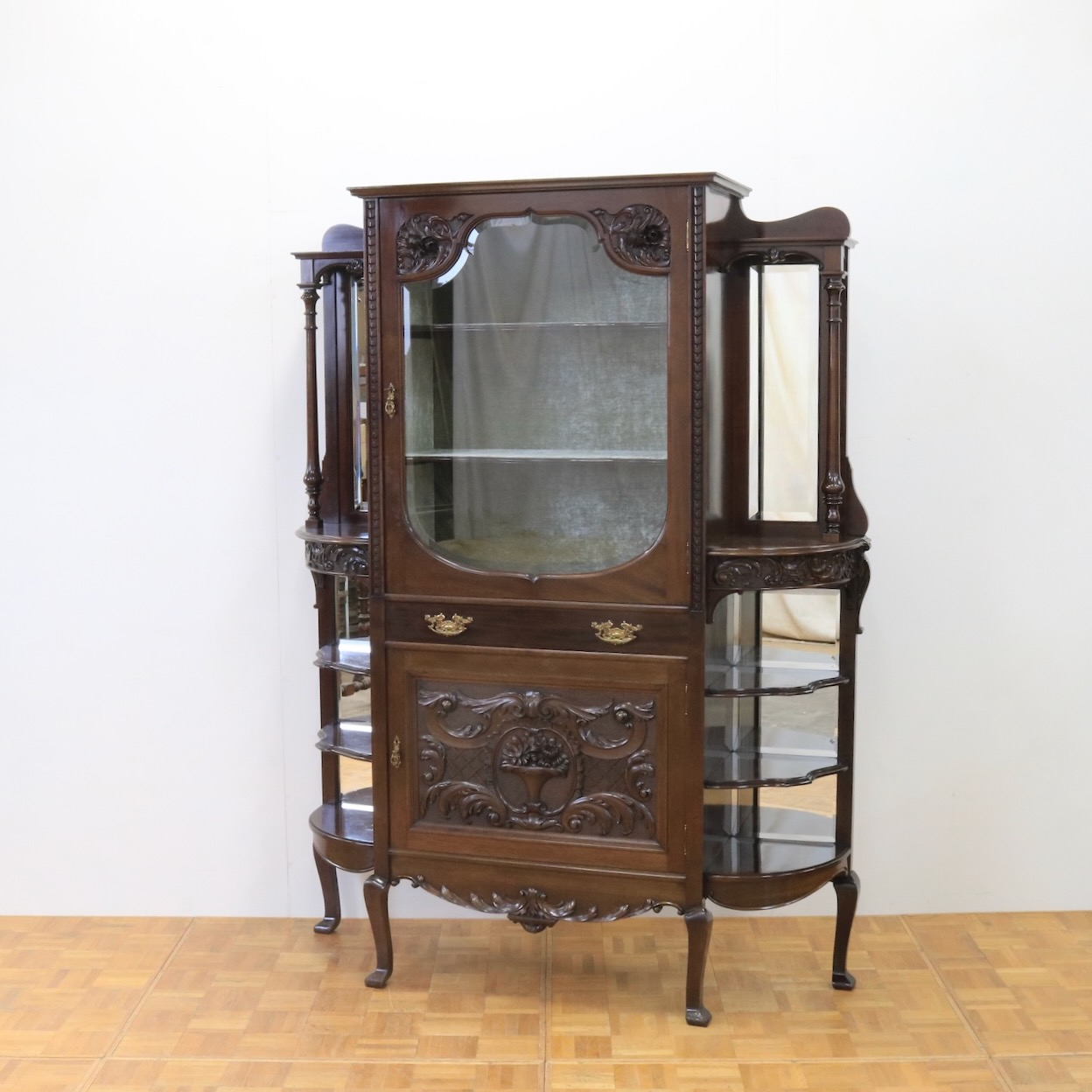 パーラーキャビネット