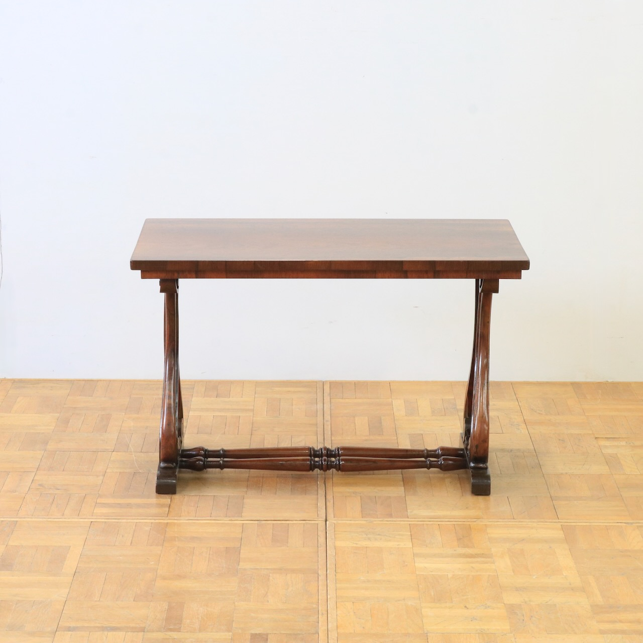 コーヒーテーブル