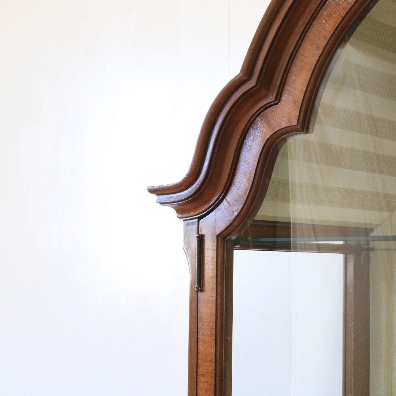 グラスキャビネット