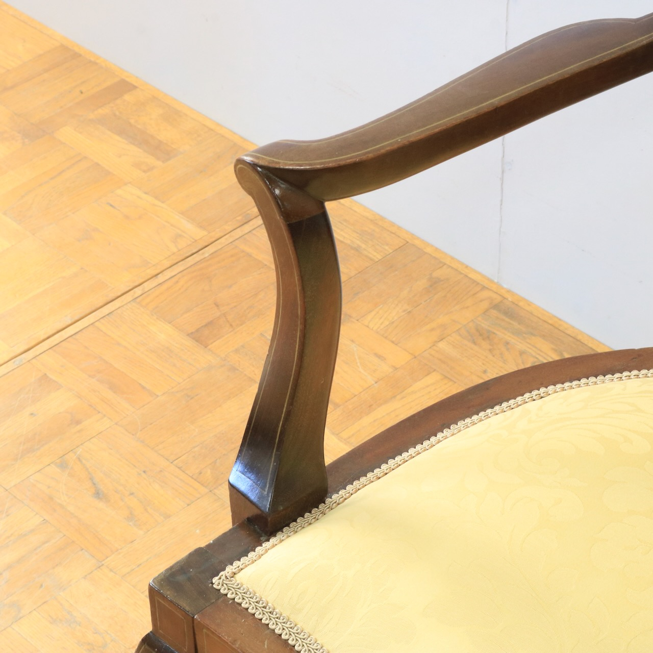 アームチェアー