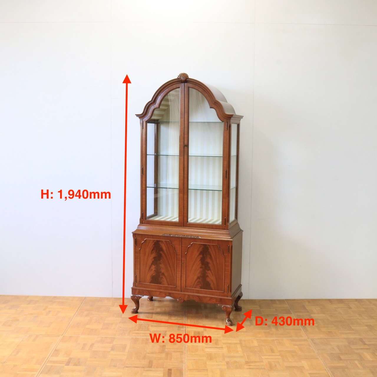 グラスキャビネット