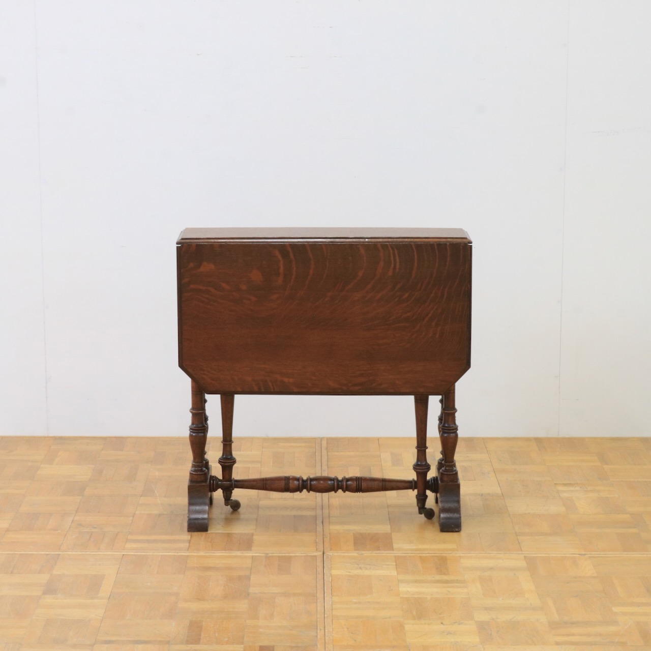 サザーランドテーブル