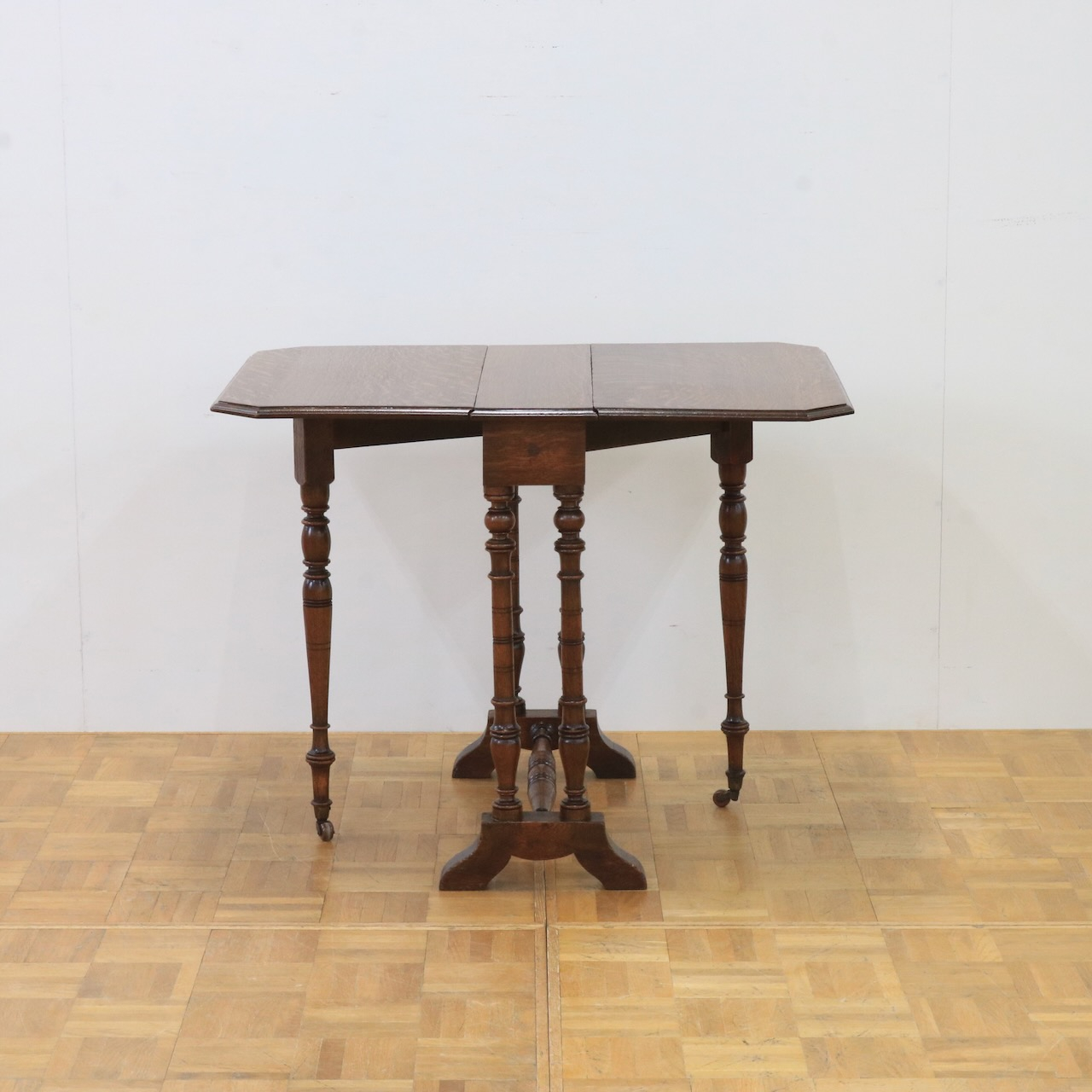 サザーランドテーブル