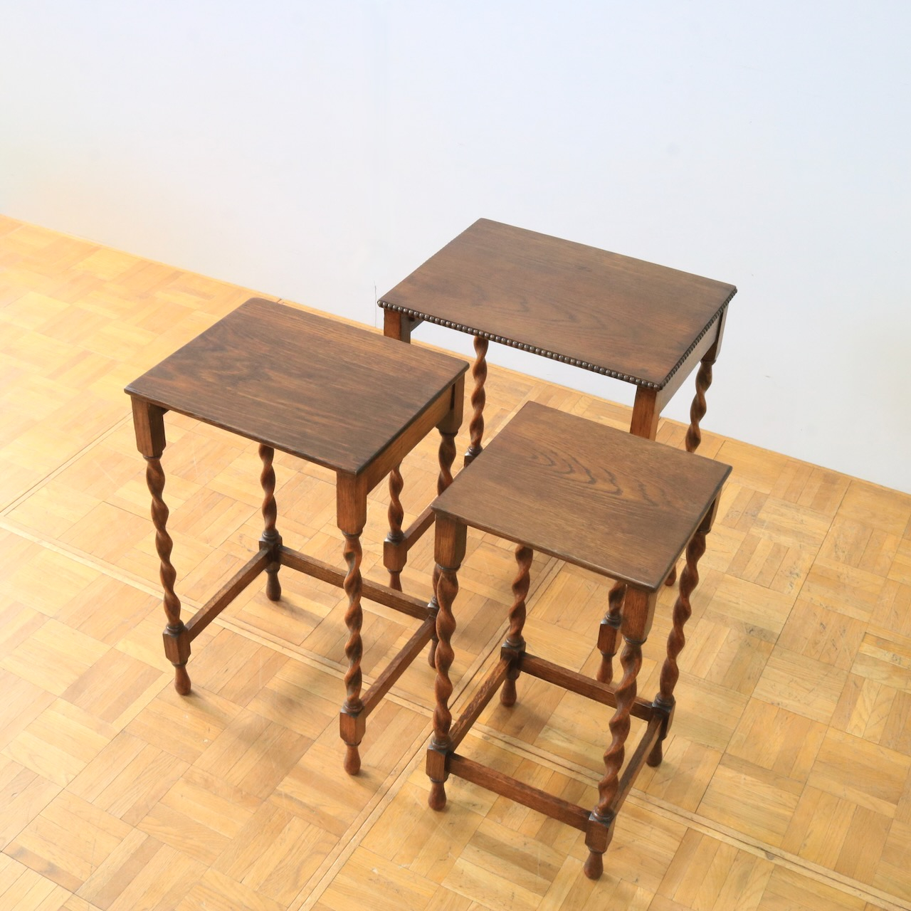 ネストテーブル