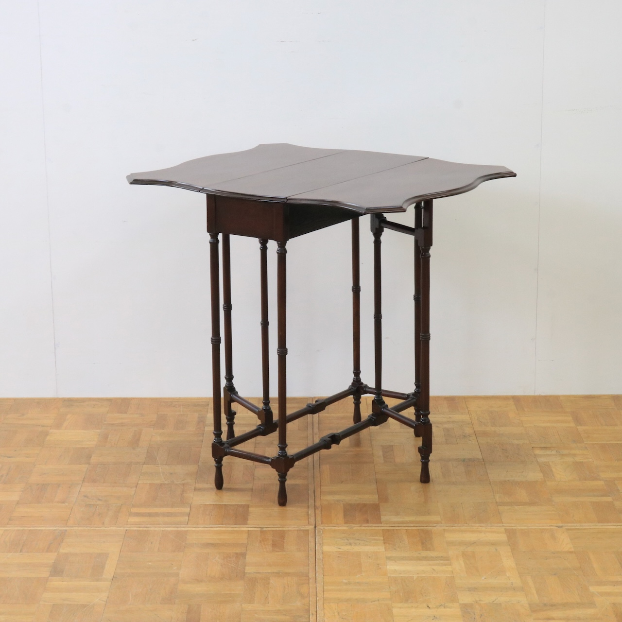 ゲートレッグテーブル