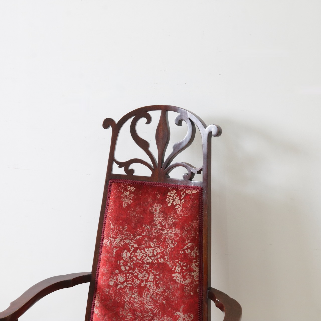 アームチェアー