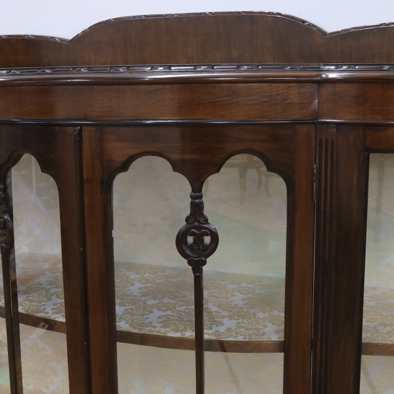 グラスキャビネット