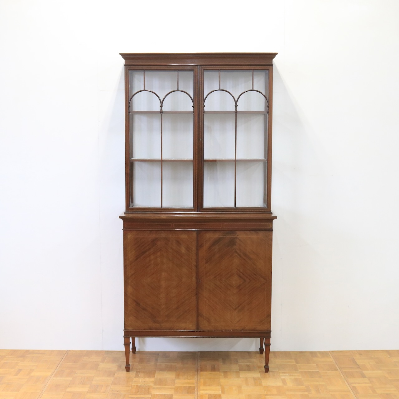 グラスキャビネット