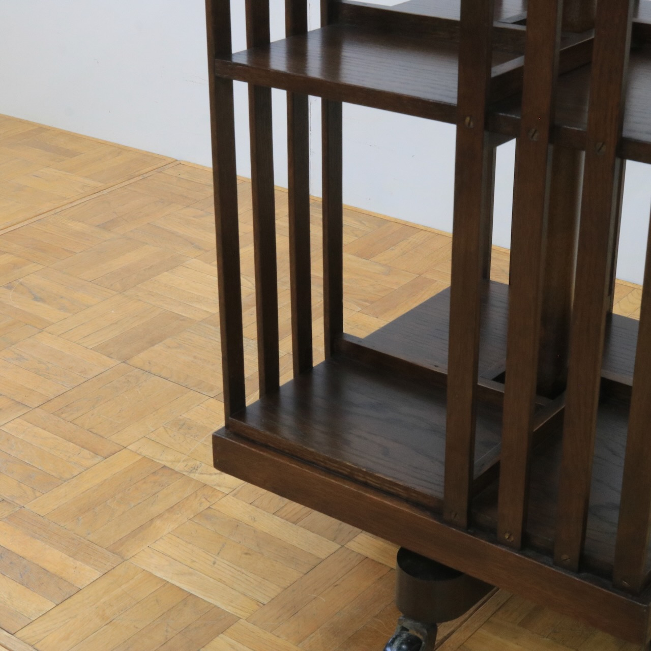 リボルビングブックケース