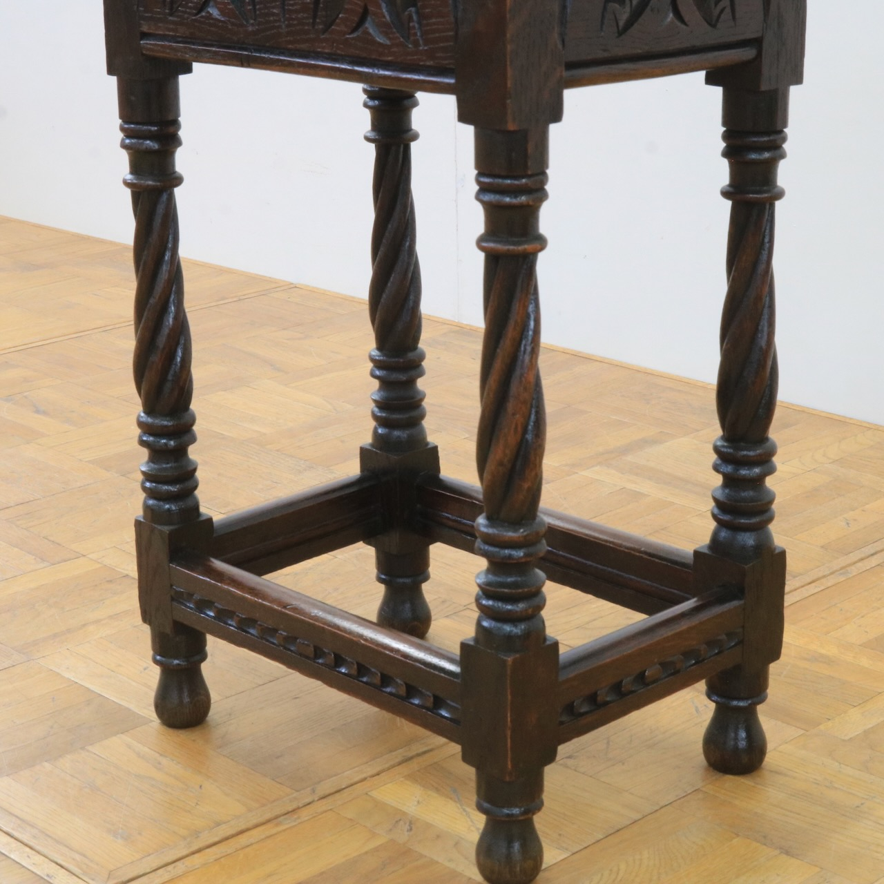 サイドテーブル