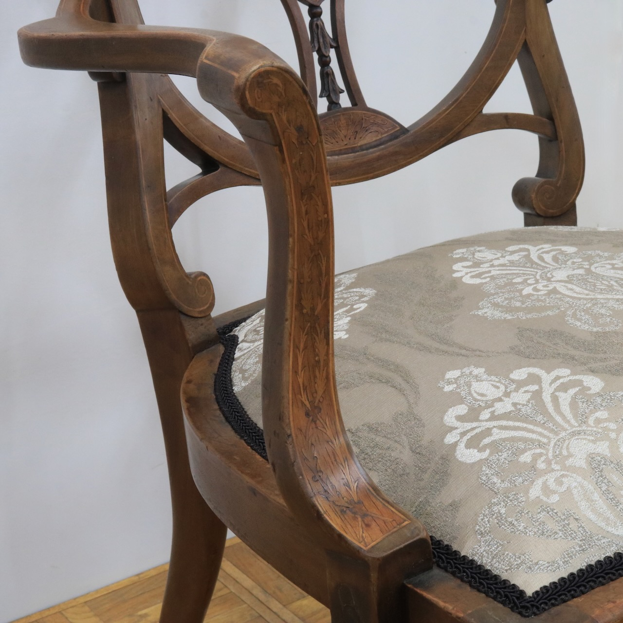 アームチェアー