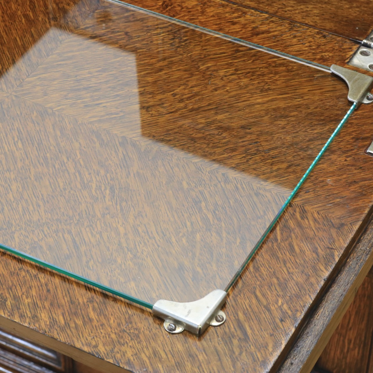 カクテルキャビネット