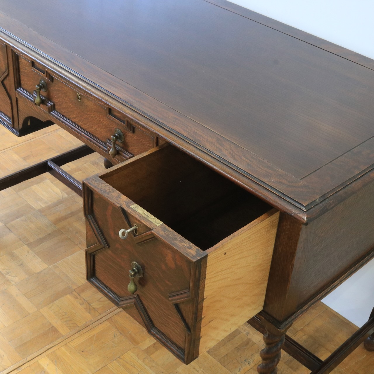 ライティングデスク