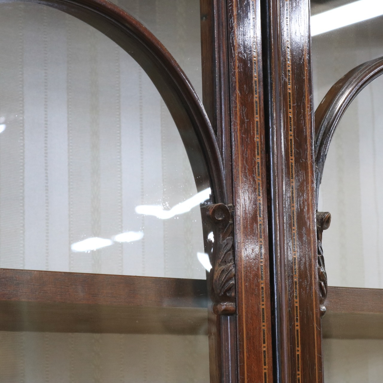 グラスキャビネット