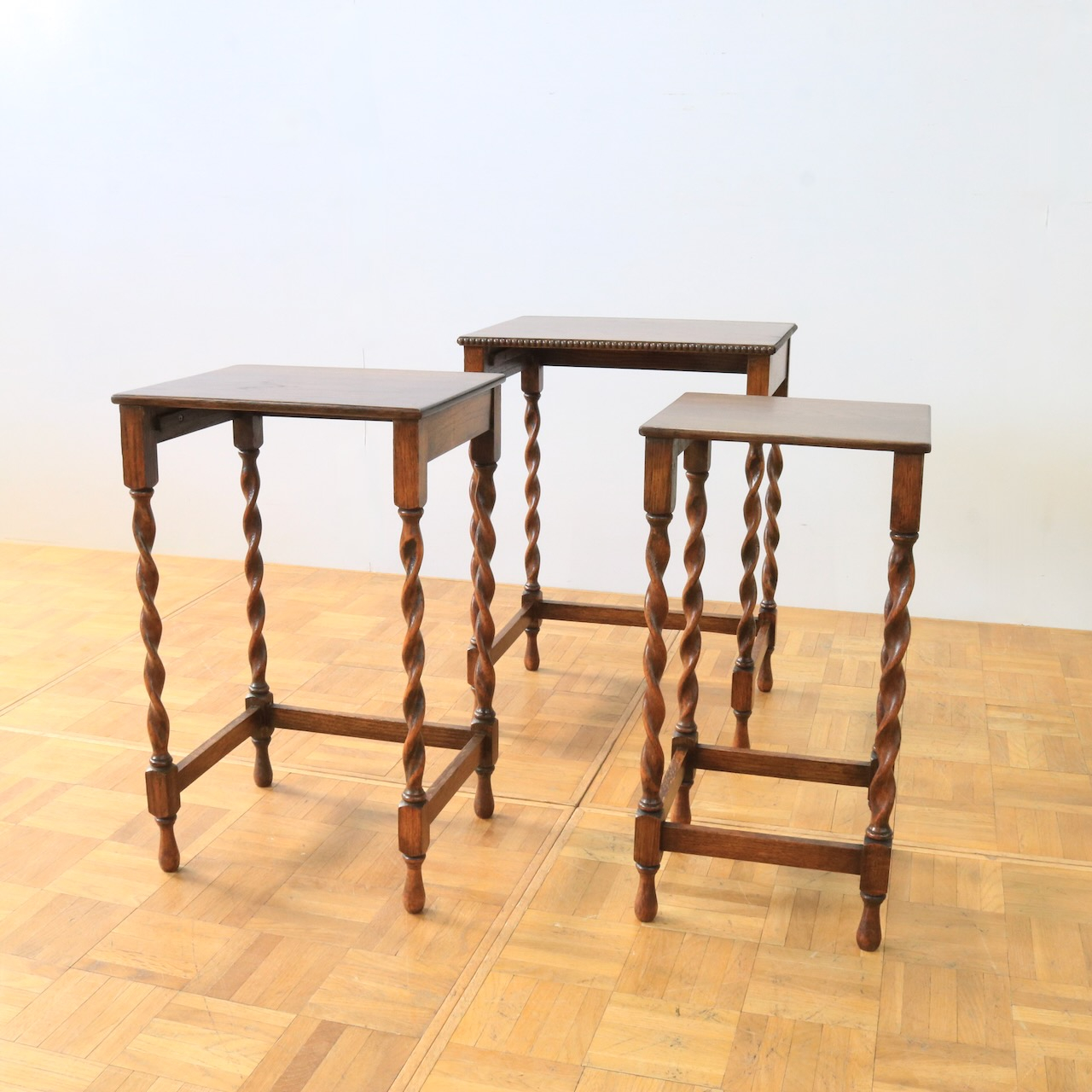 ネストテーブル