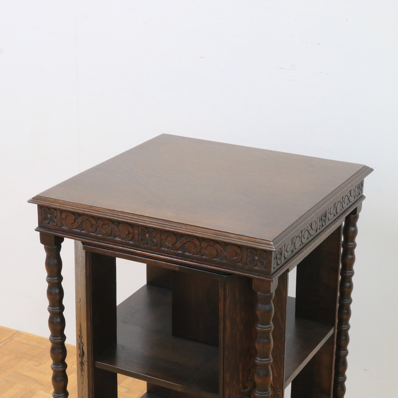 リボルビングブックケース