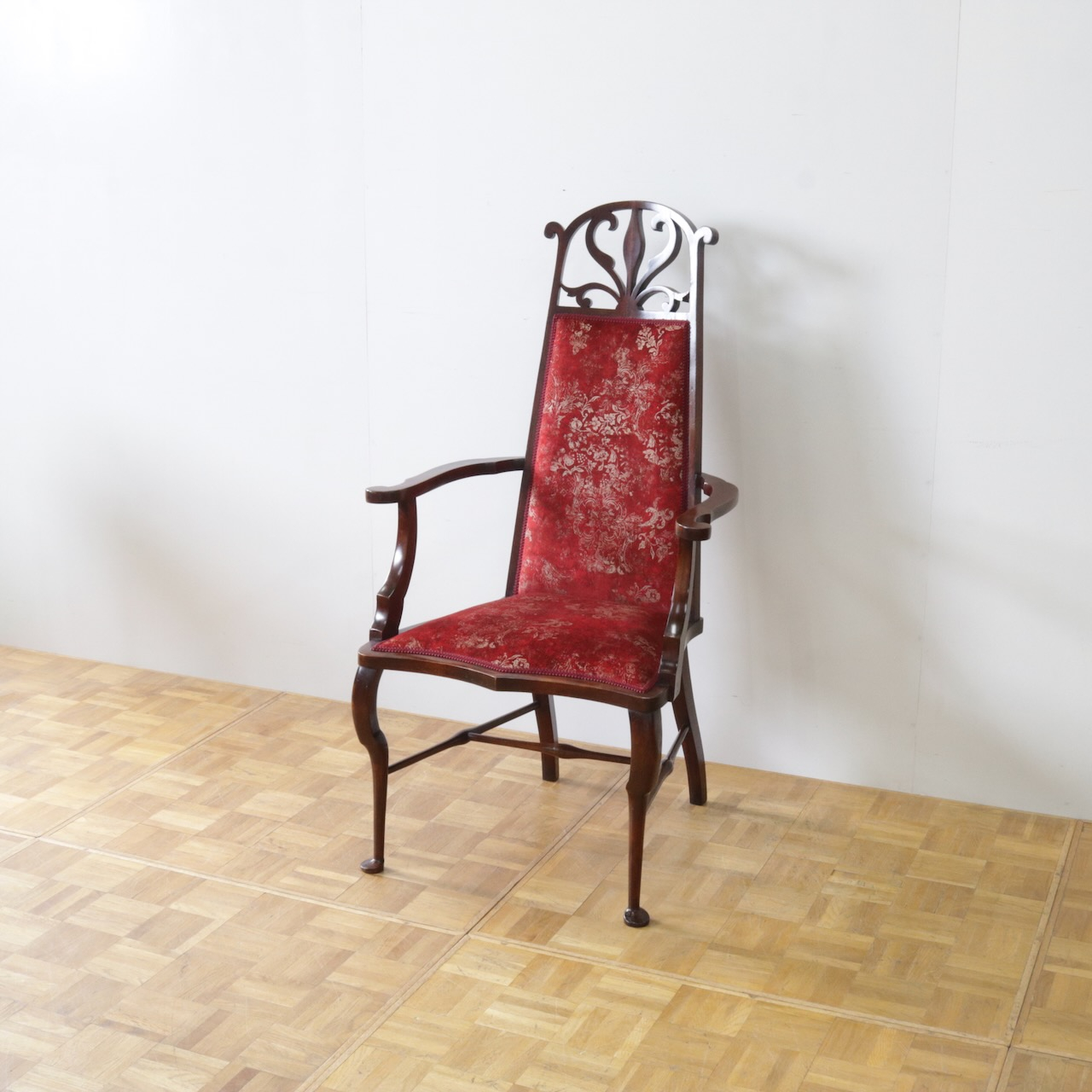 アームチェアー