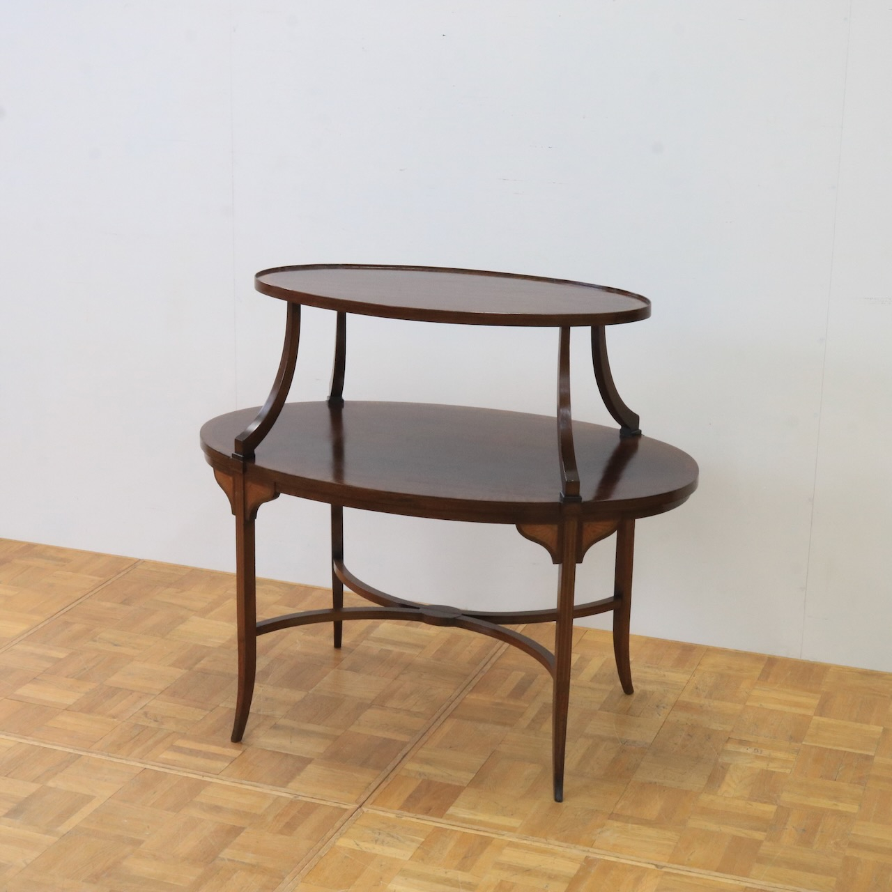 ダムウェイターテーブル