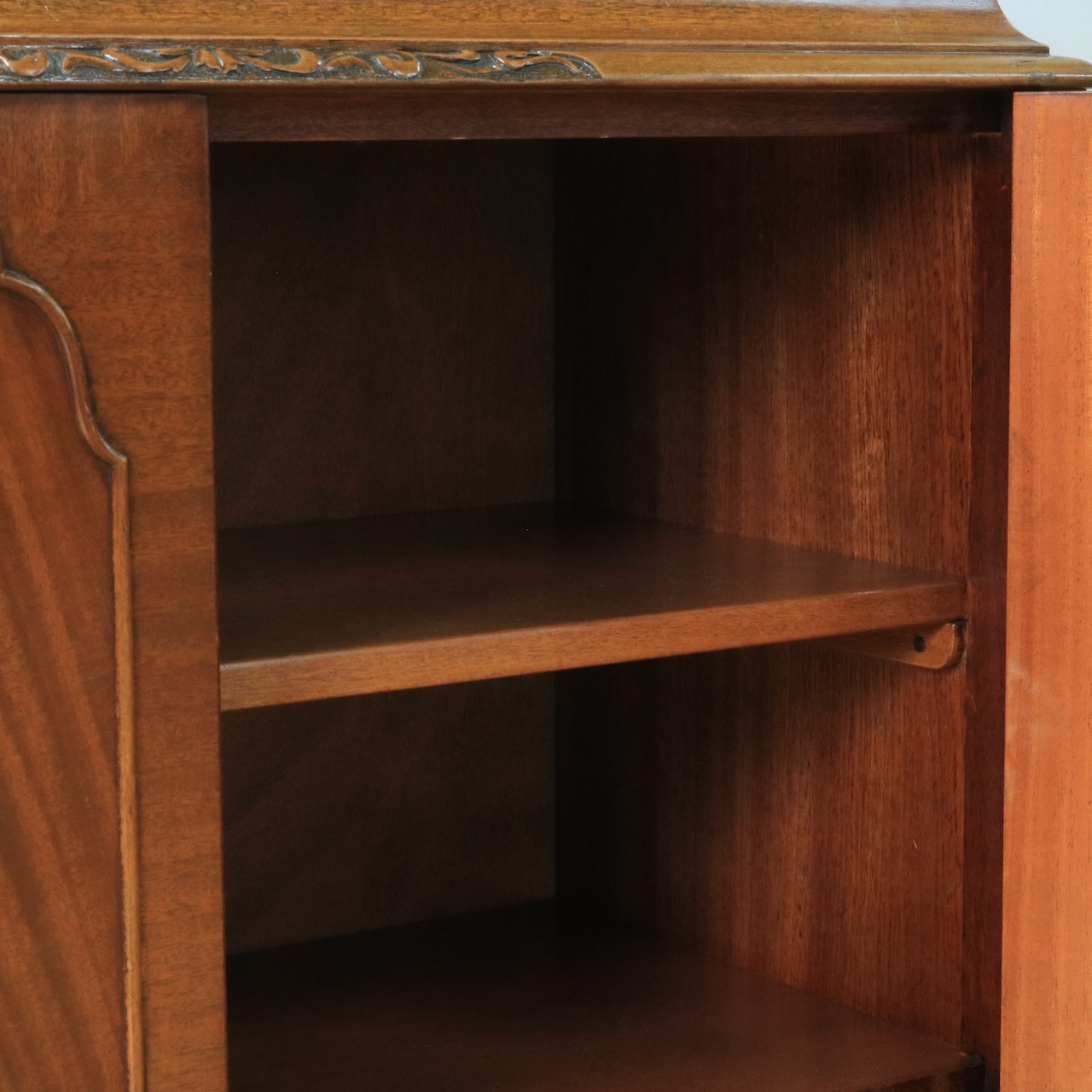 グラスキャビネット