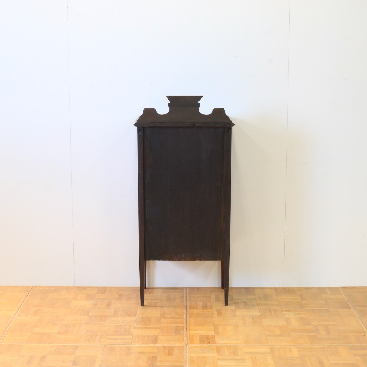 グラスキャビネット